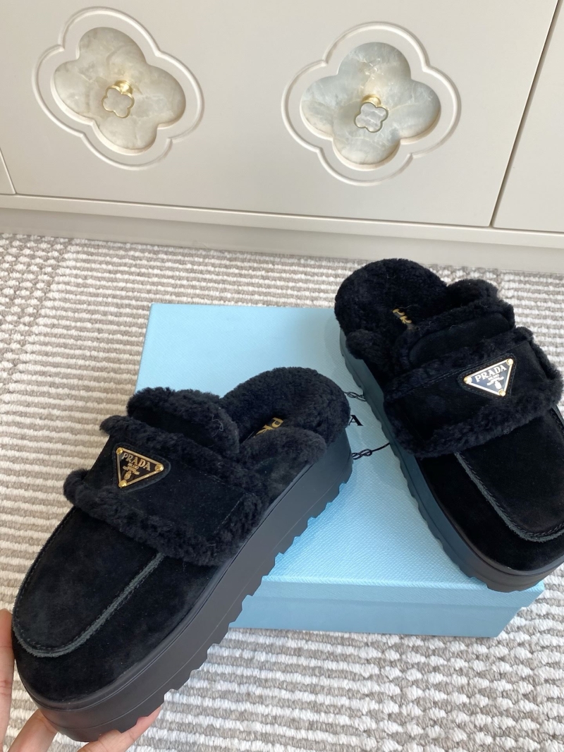 Pra*a slippers